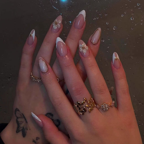 Elegant artificial nails with floral accents Bowlift