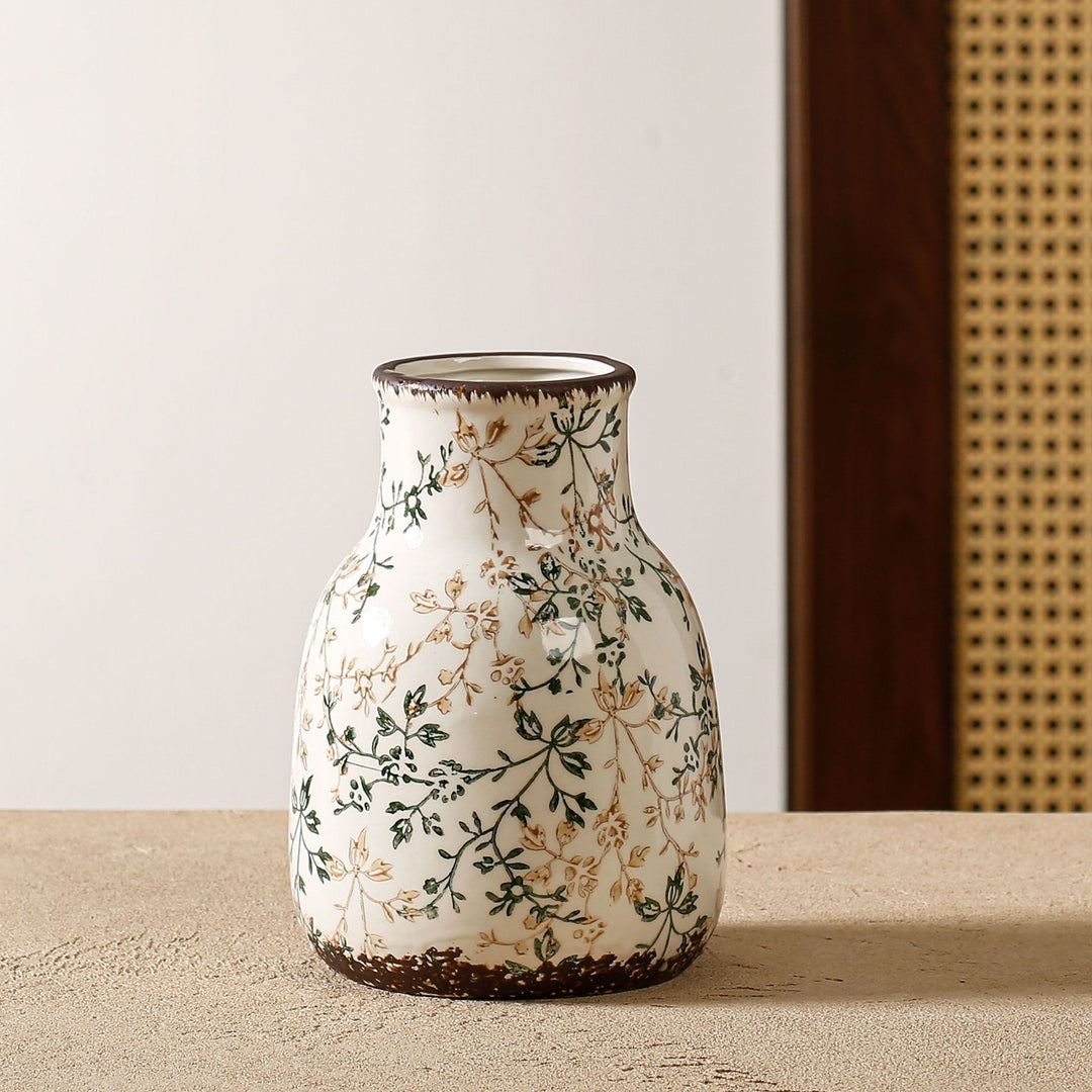 Elegant and artistically decorated ceramic vase Bowlift