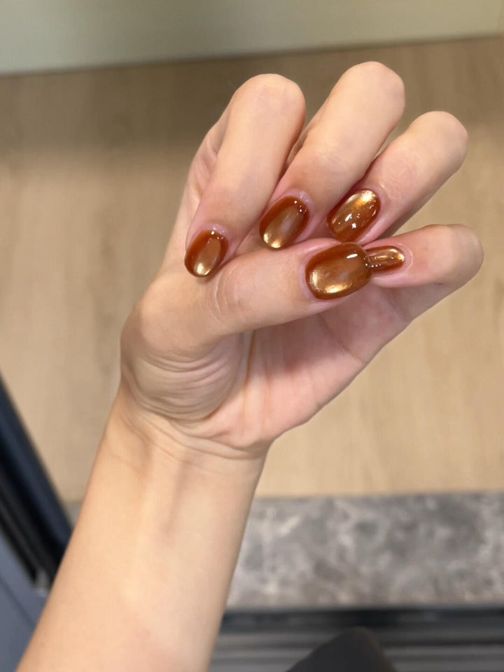 Artificial nails with elegant shine Bowlift