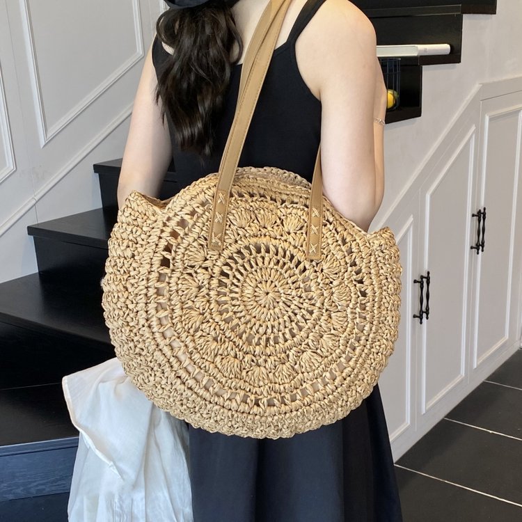 Handcrafted straw shoulder bag with unique design Bowlift