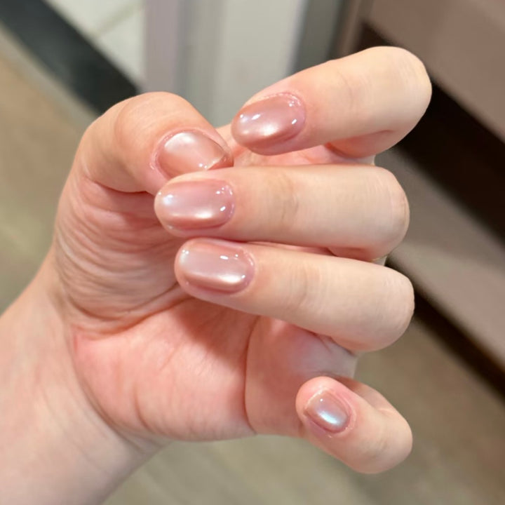 Artificial nails with elegant shine effect Bowlift