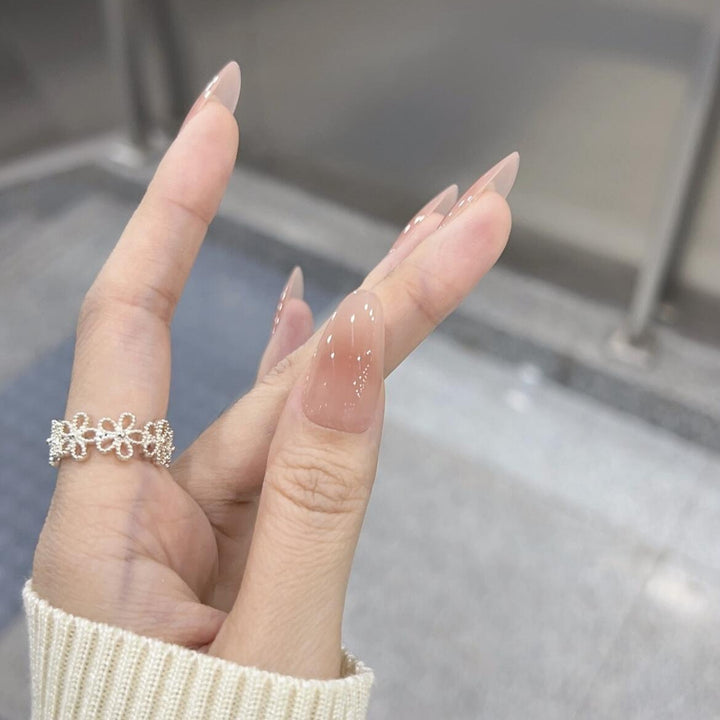 Artificial nails with elegant glitter effect Bowlift
