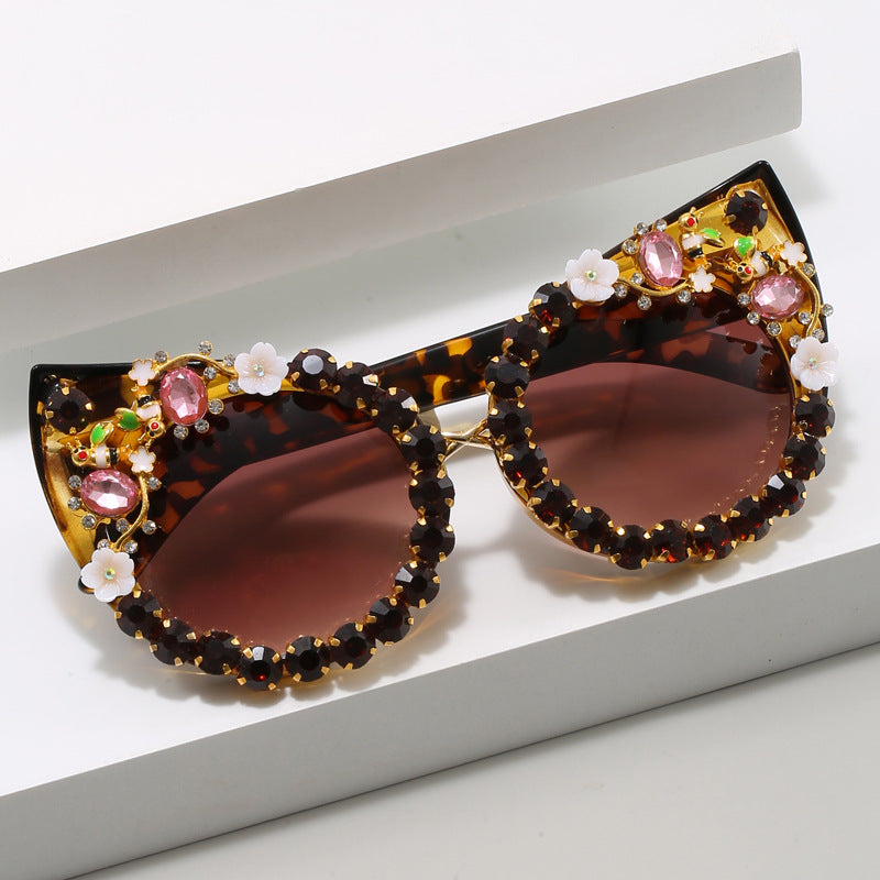 Women's Heart-shaped Sunglasses with Sparkling Accents Bowlift