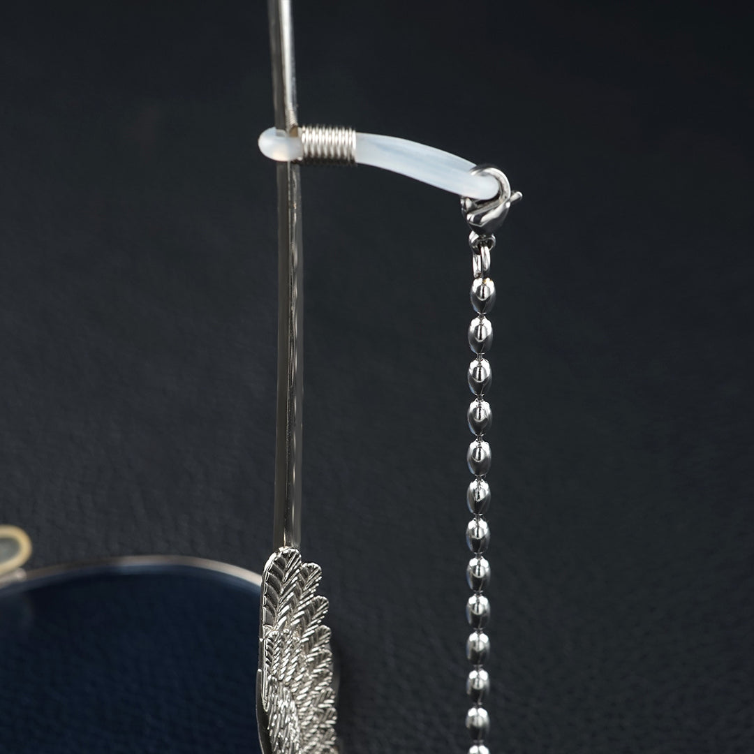 Elegant Chain Eyewear Retainer Bowlift