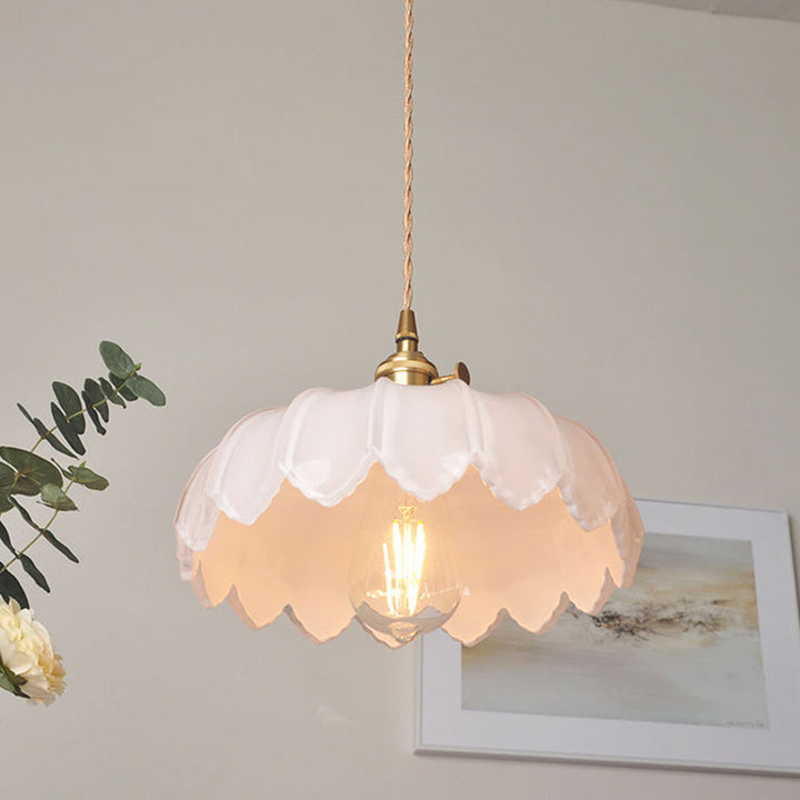 BowLift | Glass light that delights with details!