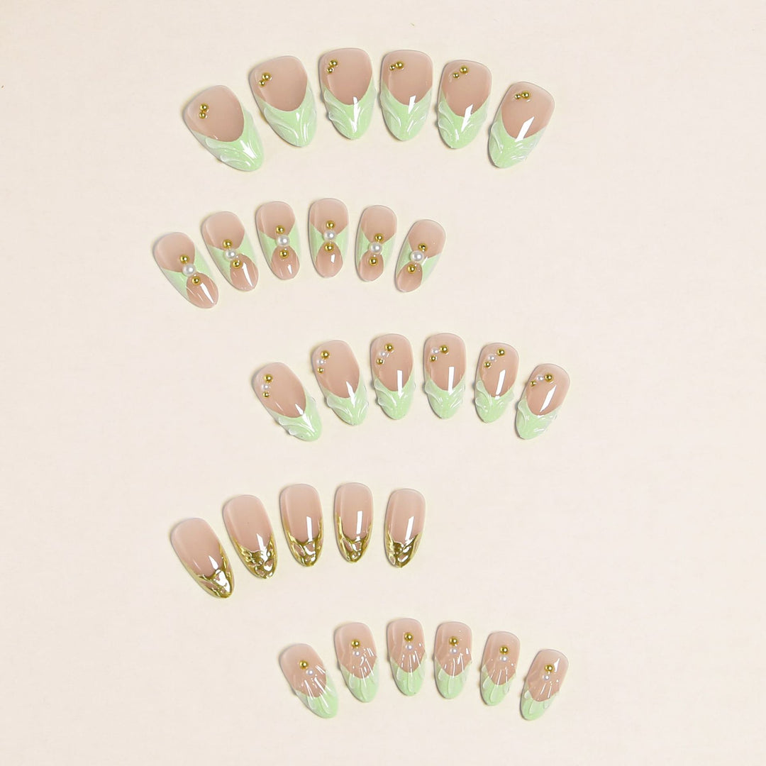 Nail Art Set with Floral and Golden Accents Bowlift
