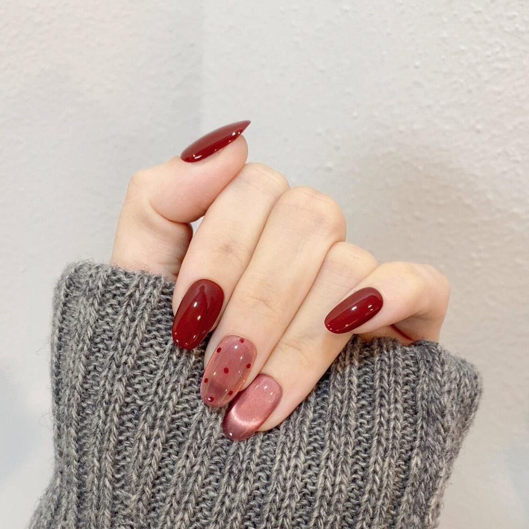 Artificial nail tips with creative dots and high gloss finish Bowlift
