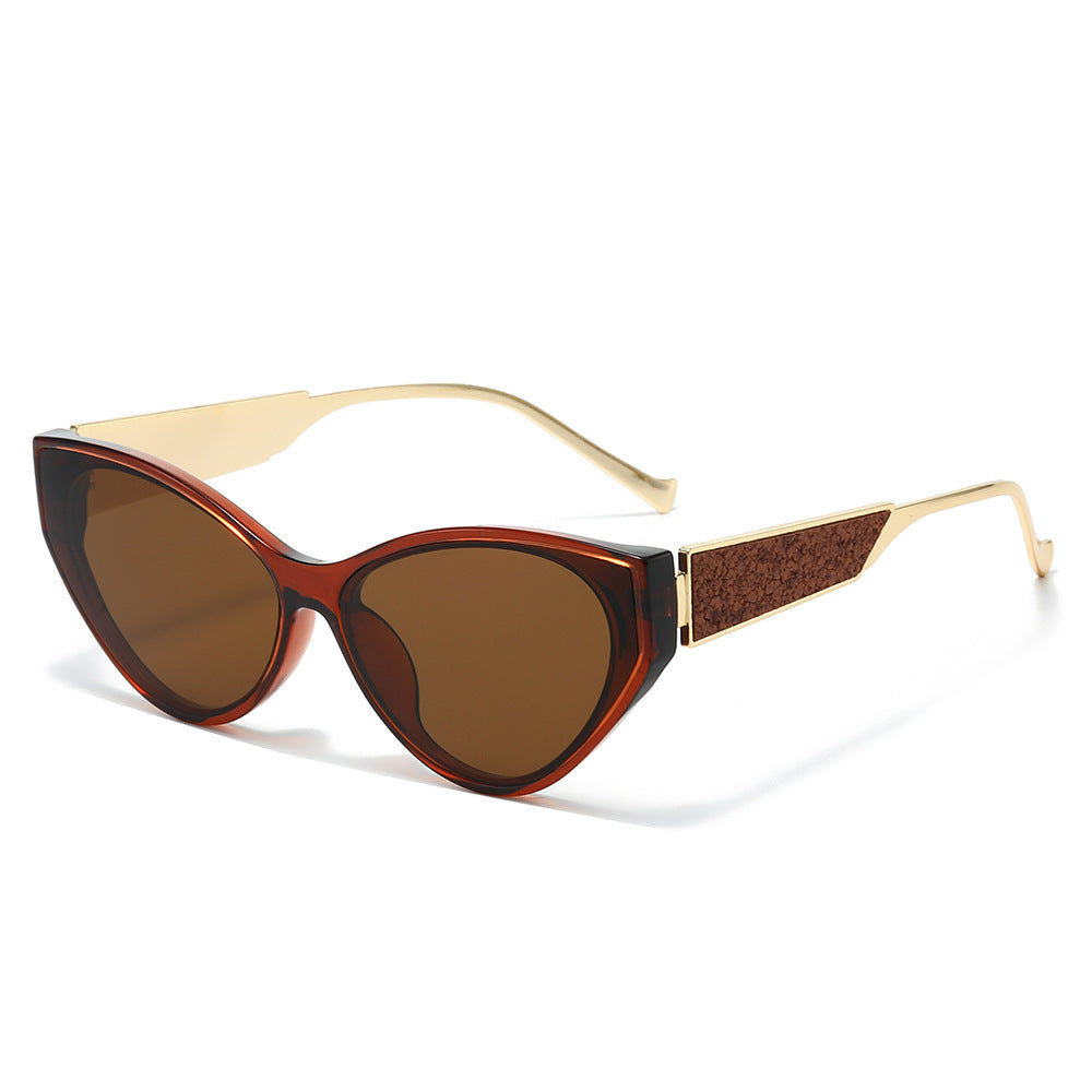 Chic Cat-Eye Sunglasses with Unique Detailing Bowlift