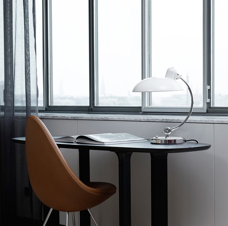 BowLift | Bauhaus KI Classic Table Lamp Replica