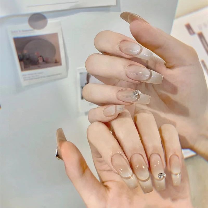 Glamorous artificial nails with elegant rhinestone decorations Bowlift