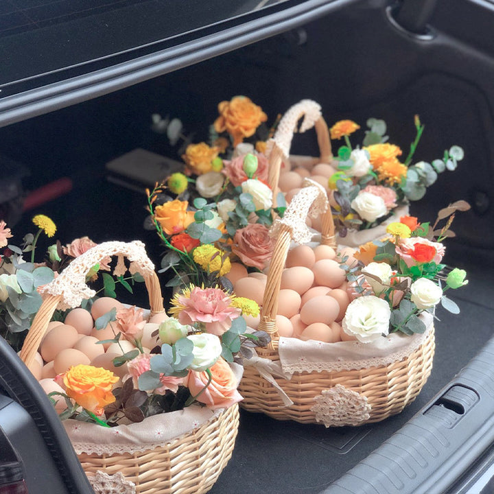 Ladies basket with elegant fabric lining and decorative lace trim Bowlift