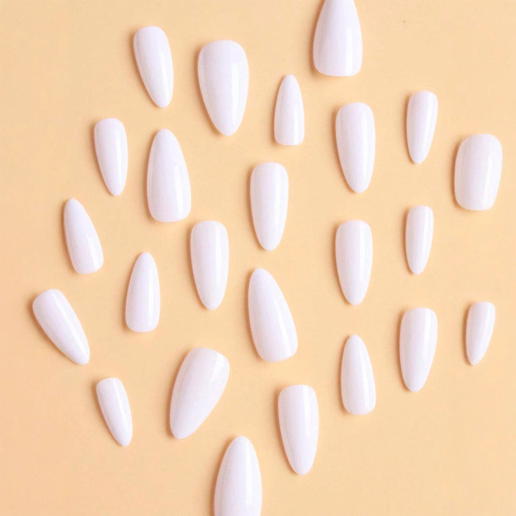 Artificial nail set with elegant stiletto shape Bowlift