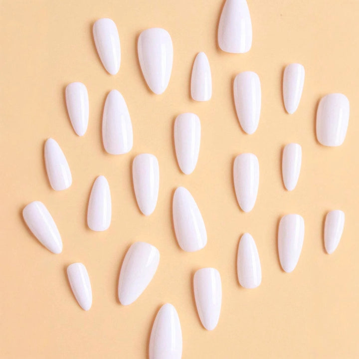 Artificial nail set with elegant stiletto shape Bowlift