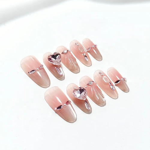 Artificial nails with sparkling heart and rhinestone accents Bowlift