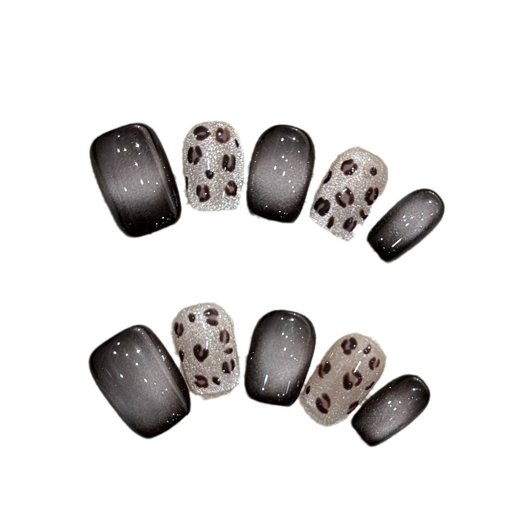Artificial Nails in Elegant Animal Print Design Bowlift