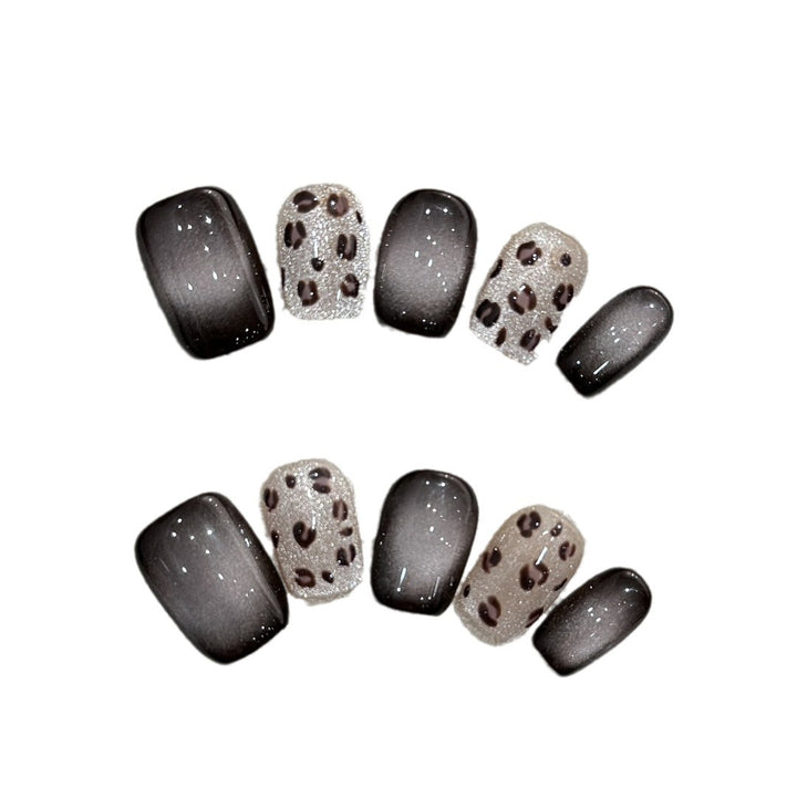 Artificial Nails in Elegant Animal Print Design Bowlift