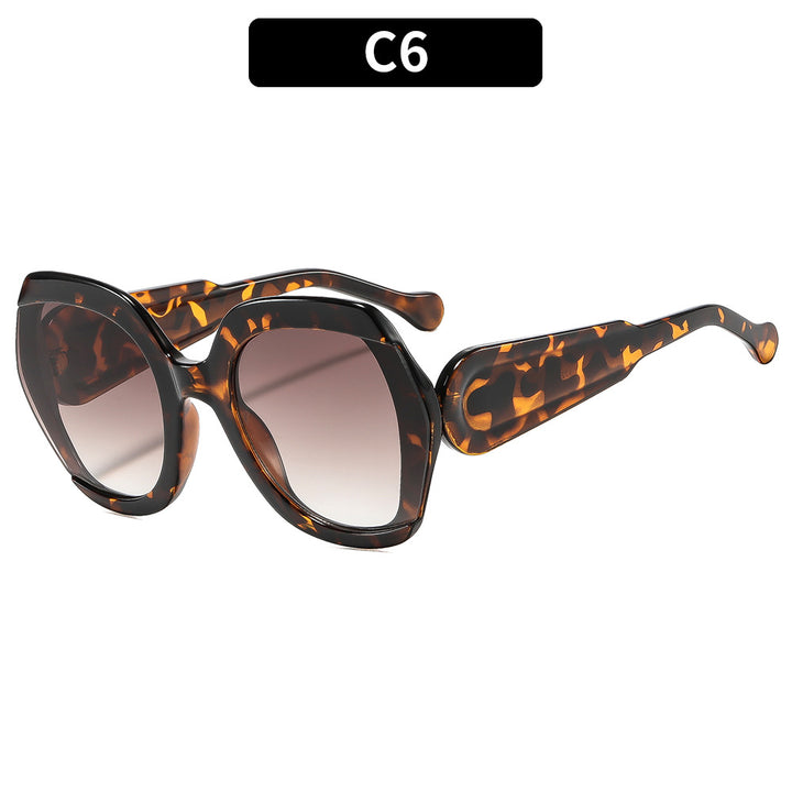 Retro-Inspired Oversized Sunglasses with Unique Temple Design