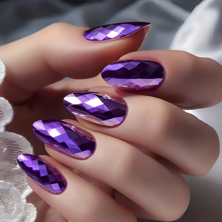 Artifical nails with Faceted Design Bowlift