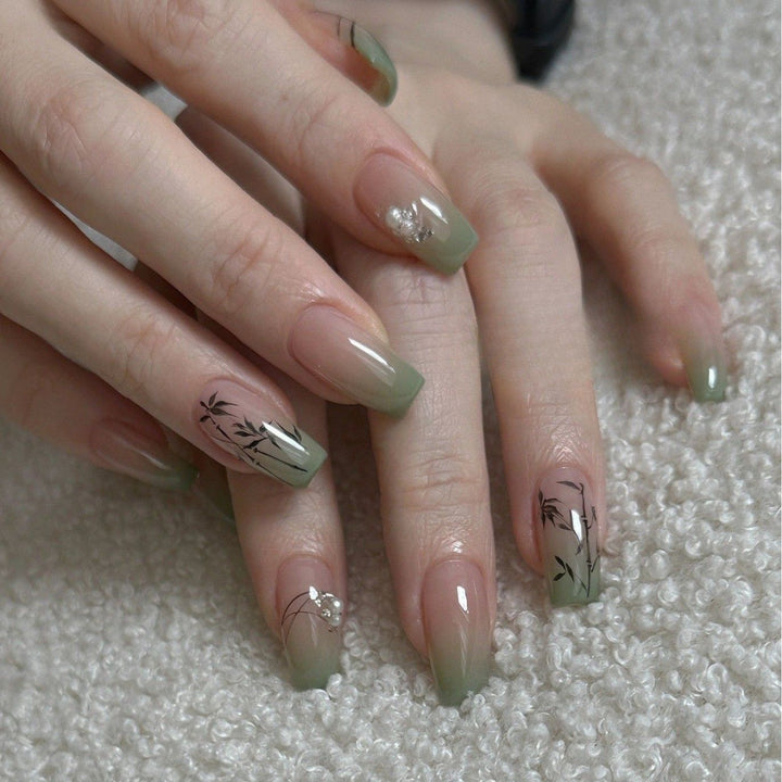 Botanical Floral Design Press-On Nails Bowlift