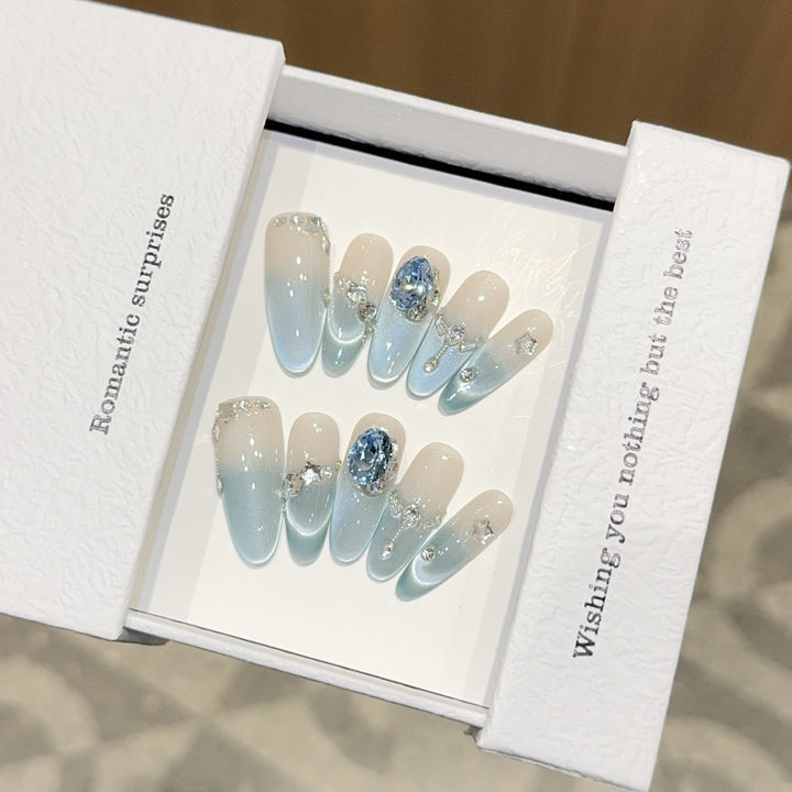 Nail set with Romantic Design and Glitter Elements Bowlift