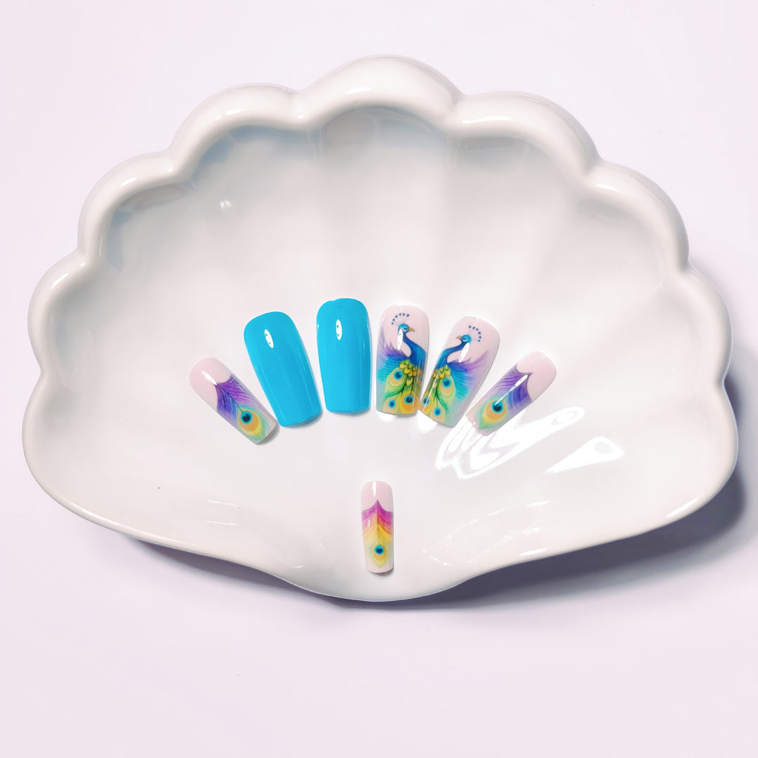 Peacock-Inspired Artistic Nail Set Bowlift