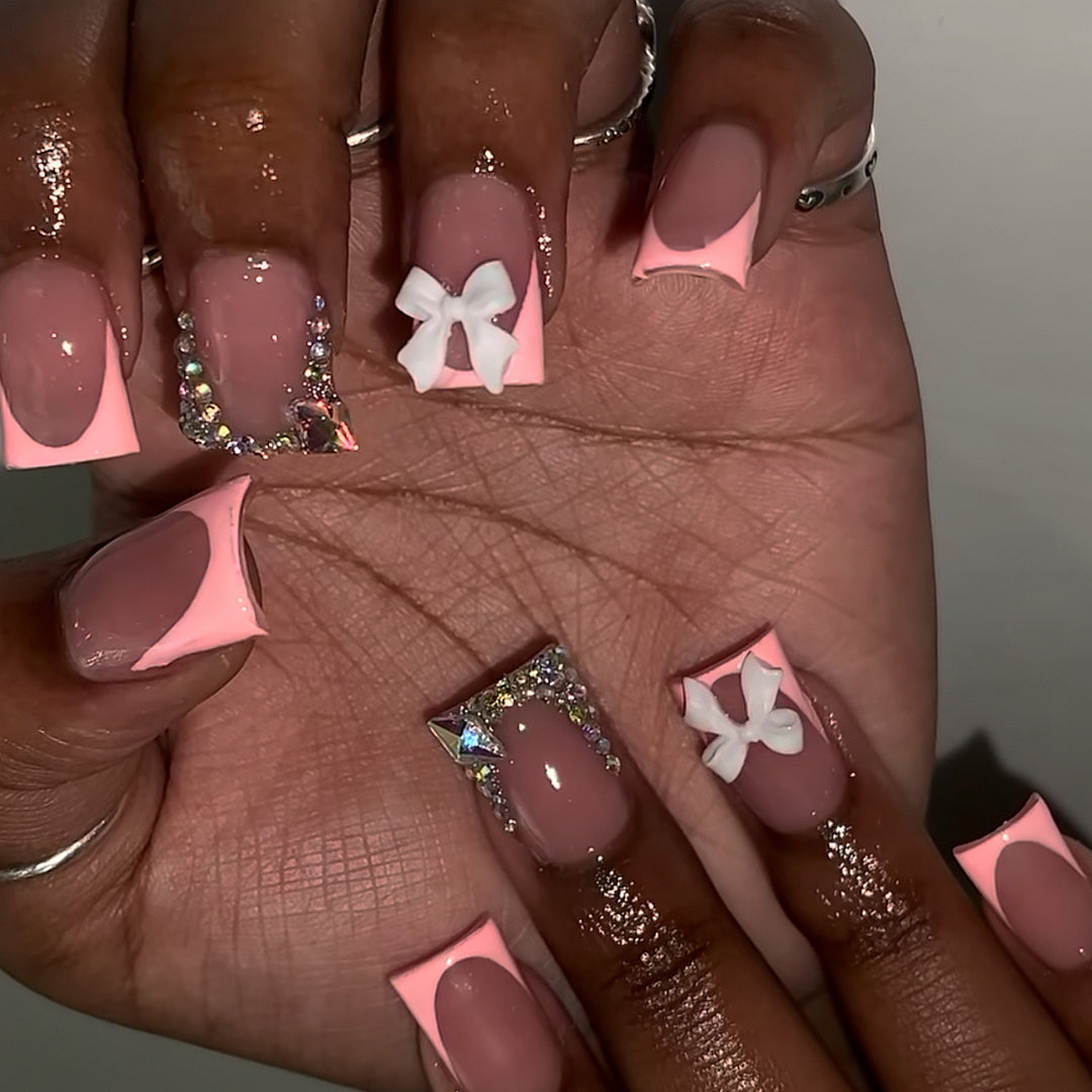 Elegant Designer Press-On Nail Set Bowlift