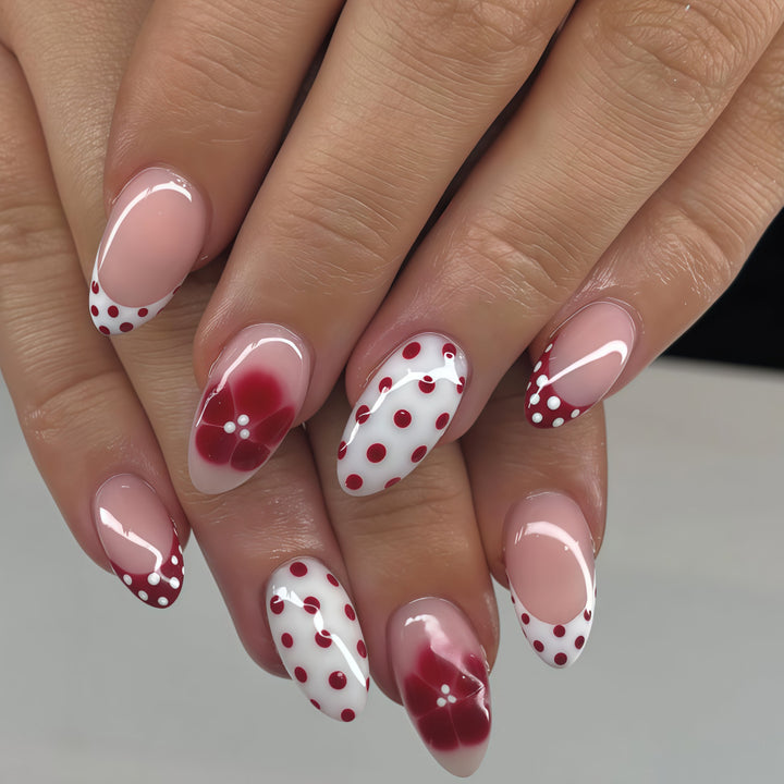 Playful retro style artificial nails Bowlift