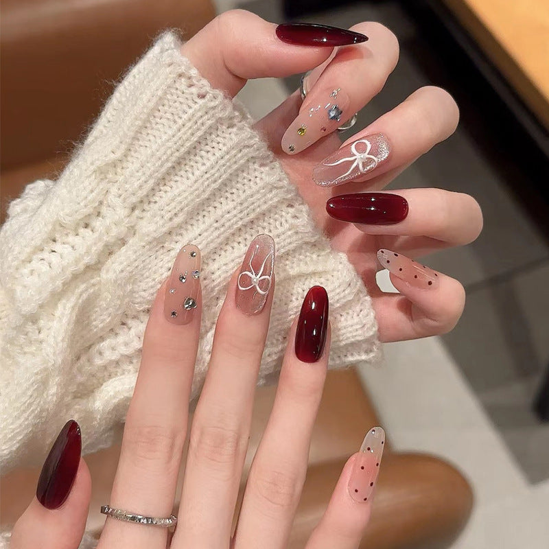Elegant Press-On Nail Tips with Gold Accents Bowlift