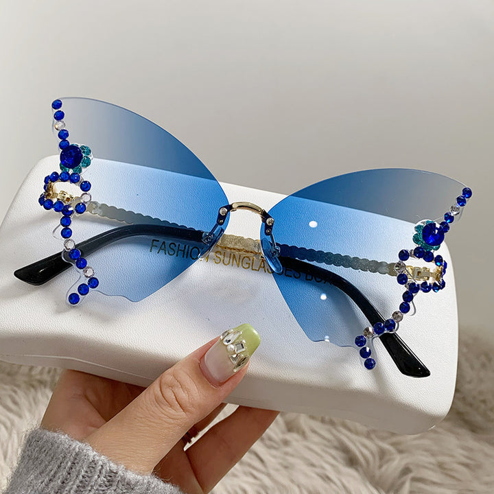 Ladies extravagantly designed sunglasses Bowlift