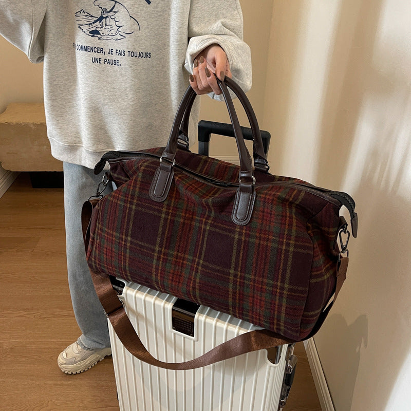 Sporty Multi-Purpose Duffel Bag with Durable Interior and Sturdy Handles Bowlift
