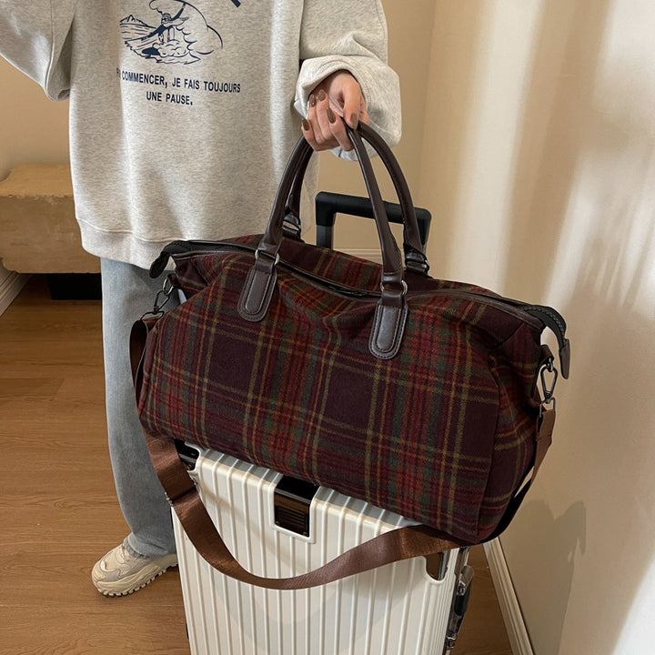Sporty Multi-Purpose Duffel Bag with Durable Interior and Sturdy Handles Bowlift