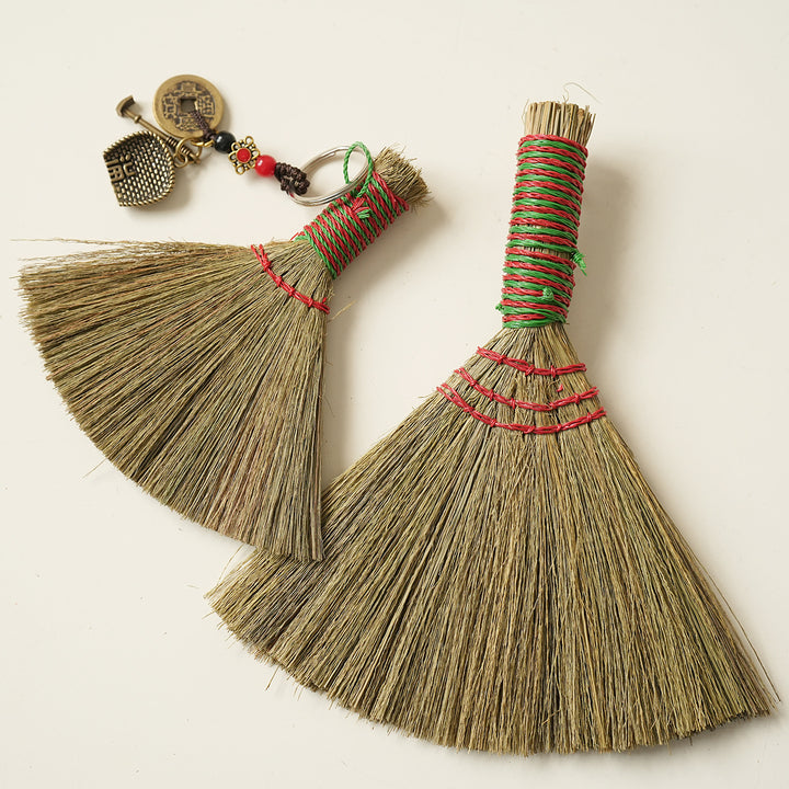 Women's Hand-Woven Broom Bowlift