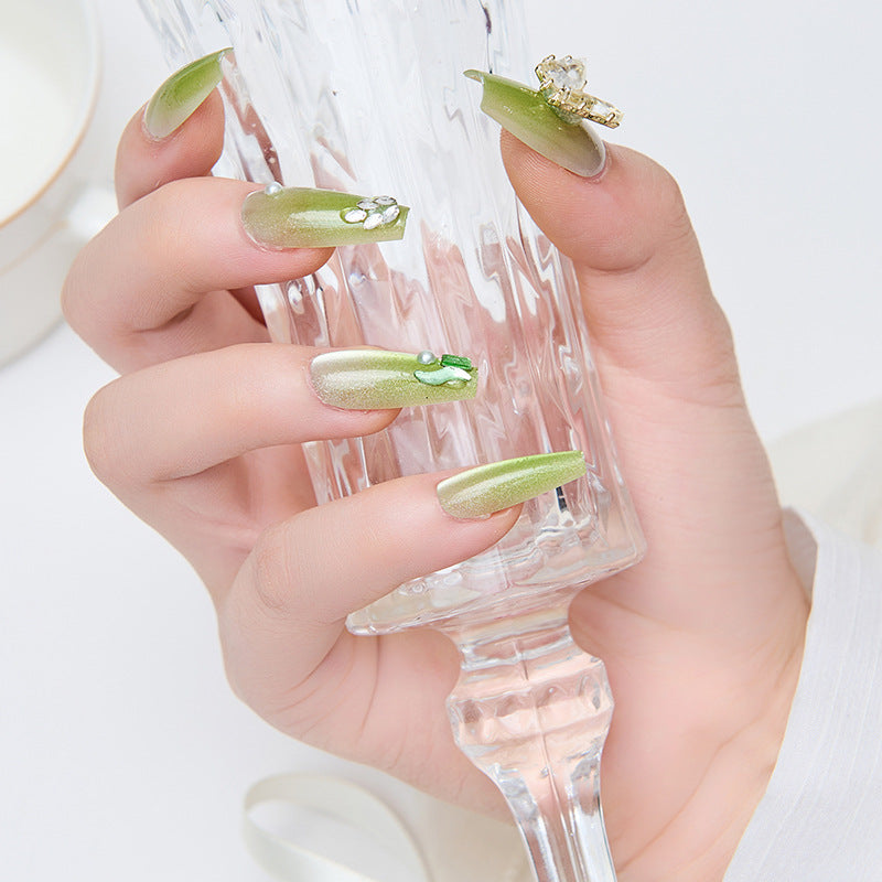 Artificial nails with butterfly accents and glitter details Bowlift
