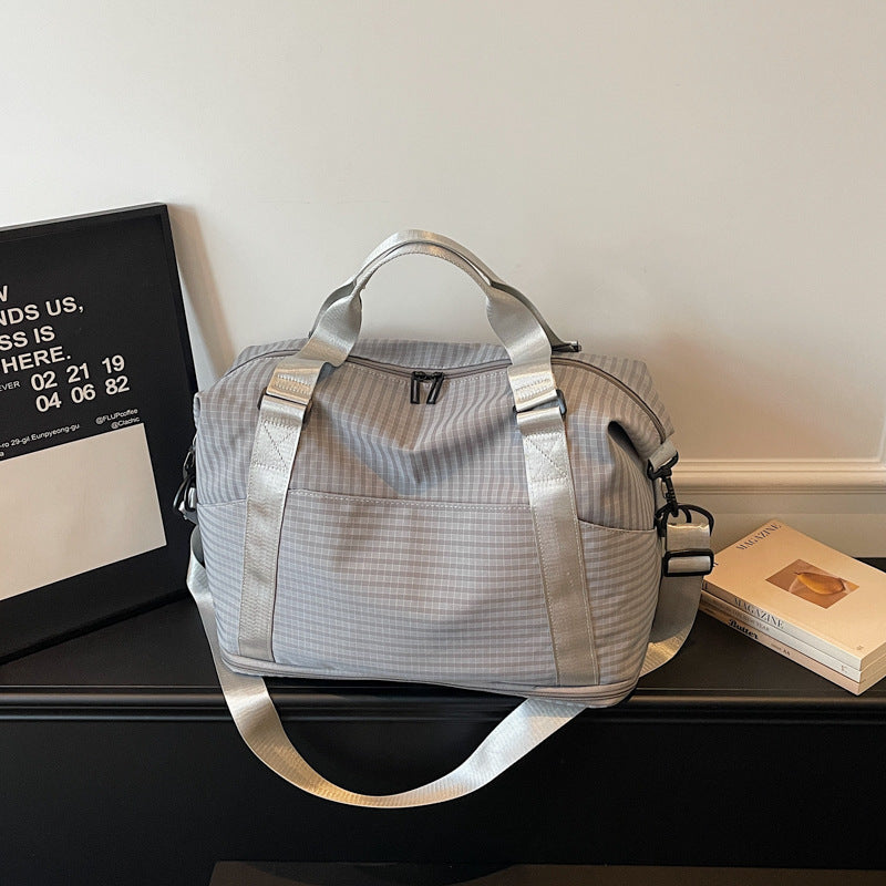 Sporty travel bag with practical storage and adjustable shoulder straps Bowlift