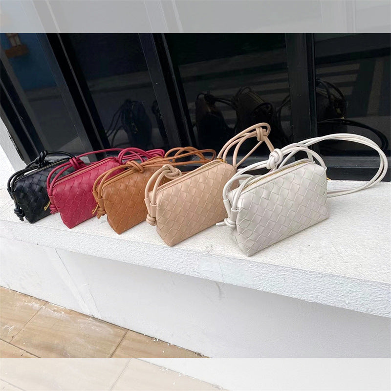 Elegant Woven Shoulder Bag Bowlift