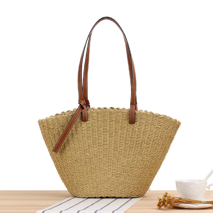 Elegant Bast shoulder bag with faux leather accents Bowlift