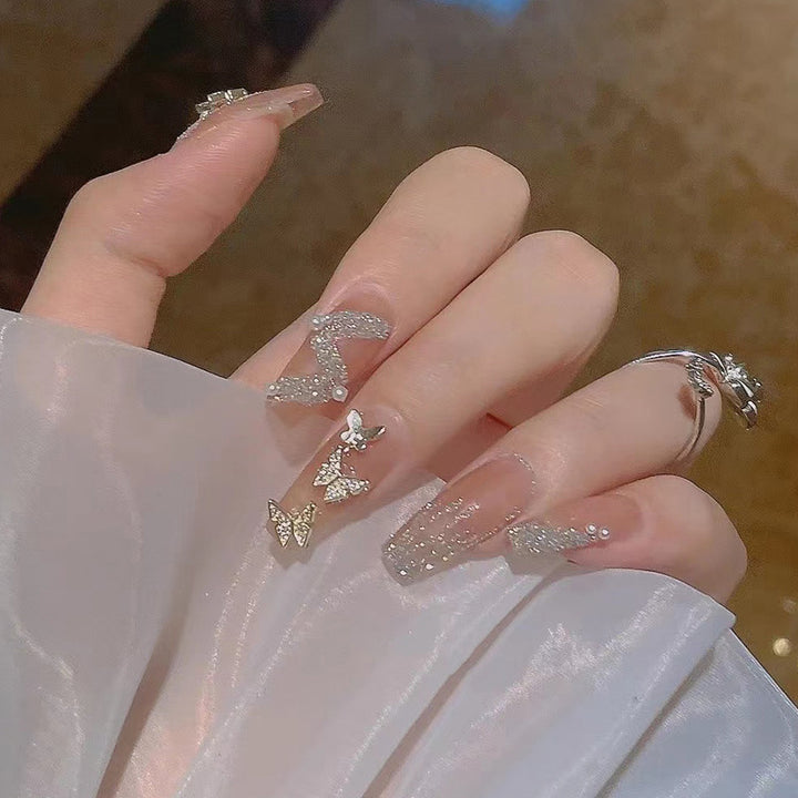 Glamorous designer nails Bowlift