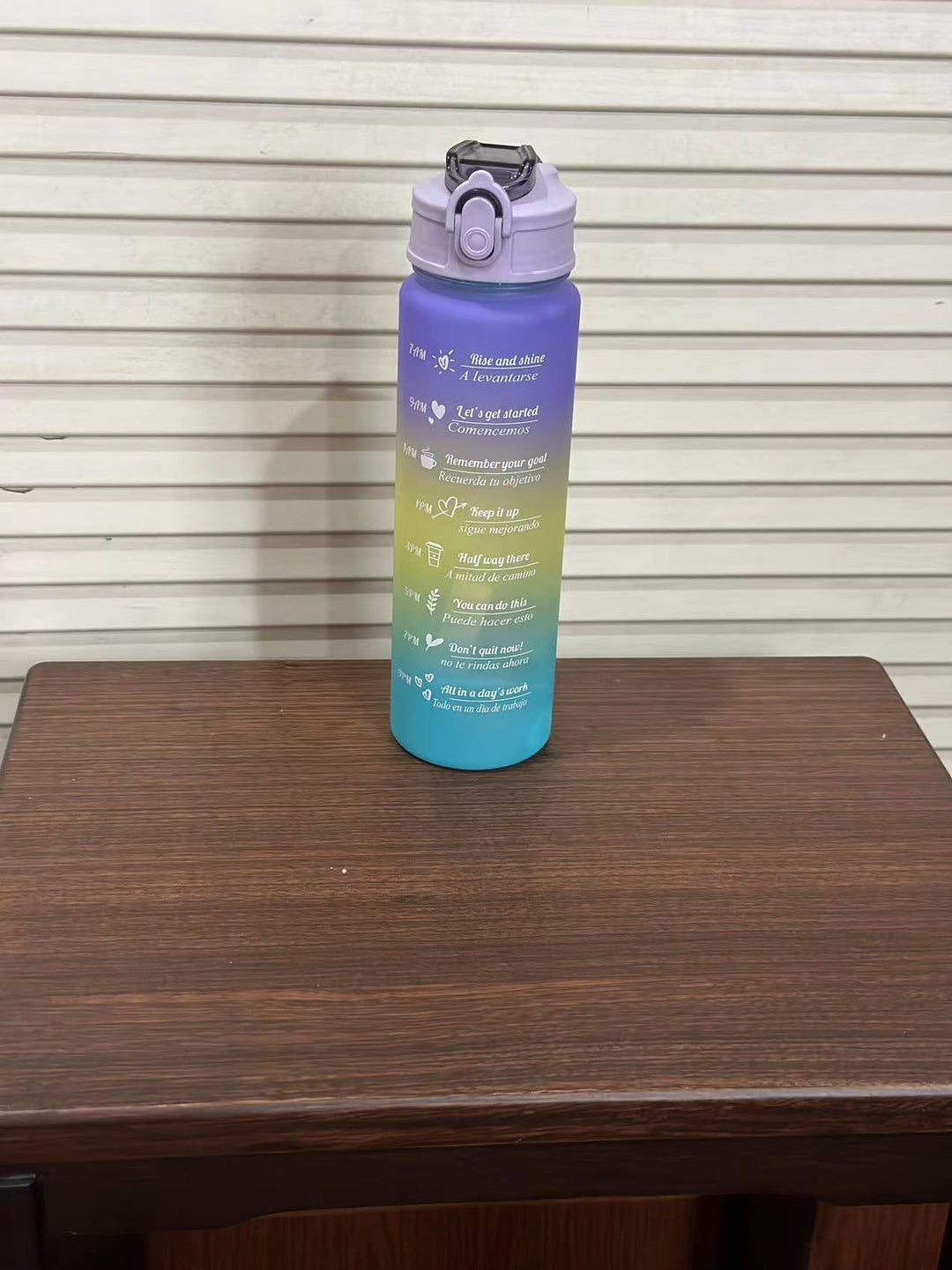 Women's Motivation Water Bottle with Integrated Time Marking Bowlift