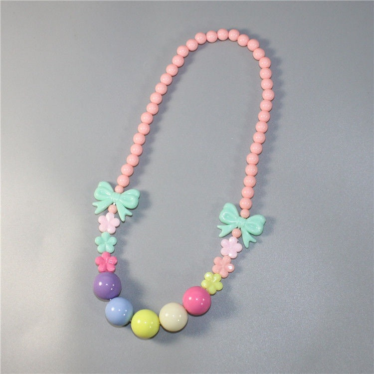Colorful pearl necklace with floral elements Bowlift