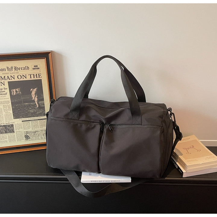 Sporty travel bag with expandable compartments Bowlift