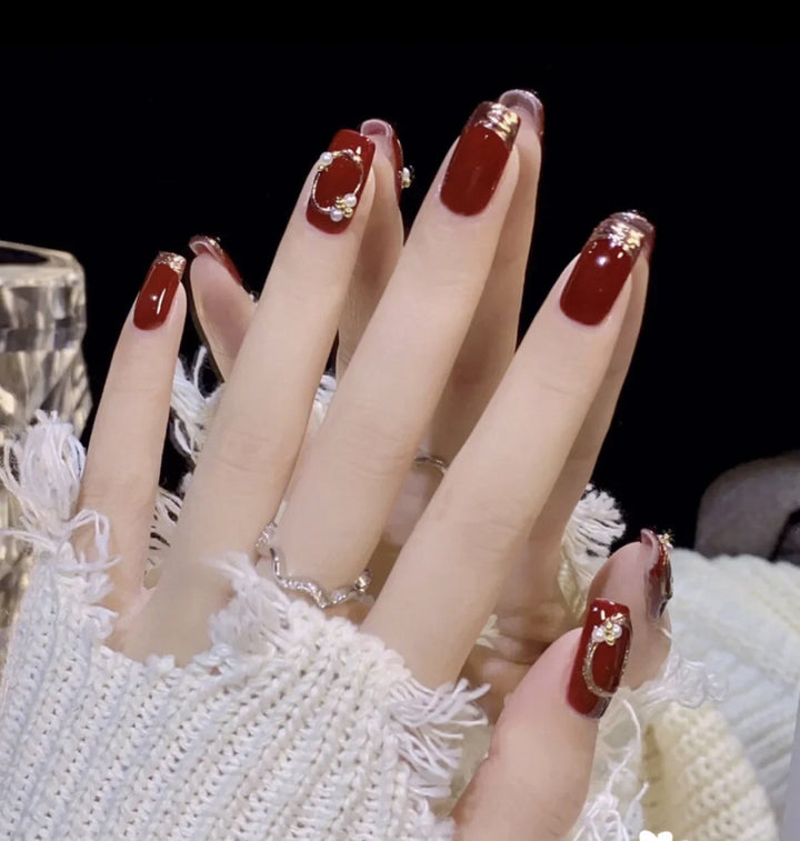 Elegant Nail Art with Gloss Finish Bowlift