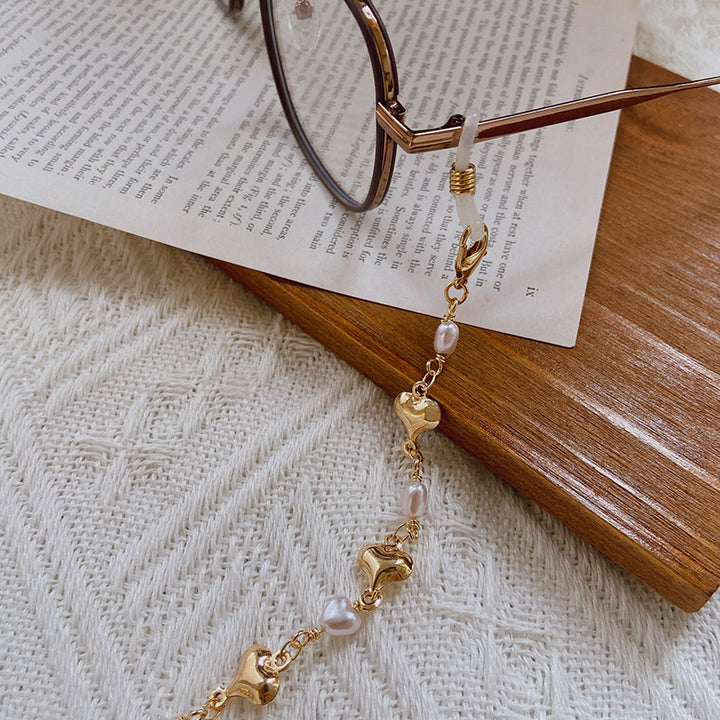 Fashionable necklace with pearls and golden accents Bowlift