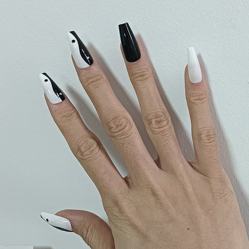 Artificial nails with Yin-Yang design Bowlift