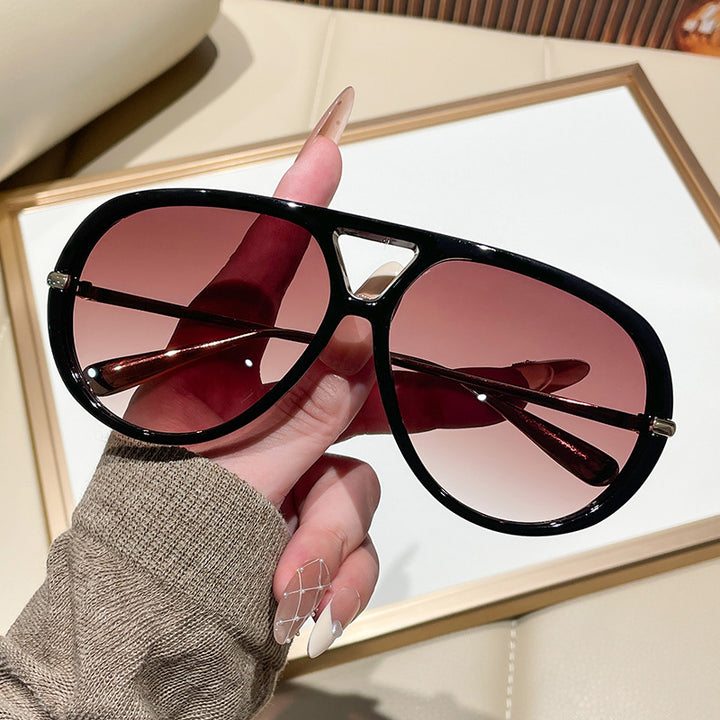 Ladies' sunglasses in an extravagant design with striking lenses Bowlift