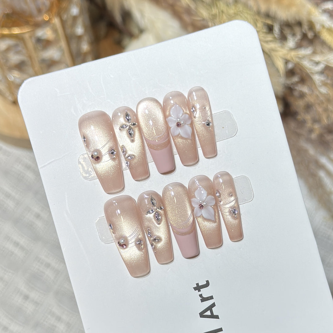 Elegant Floral Accent Press-On Nail Set Bowlift