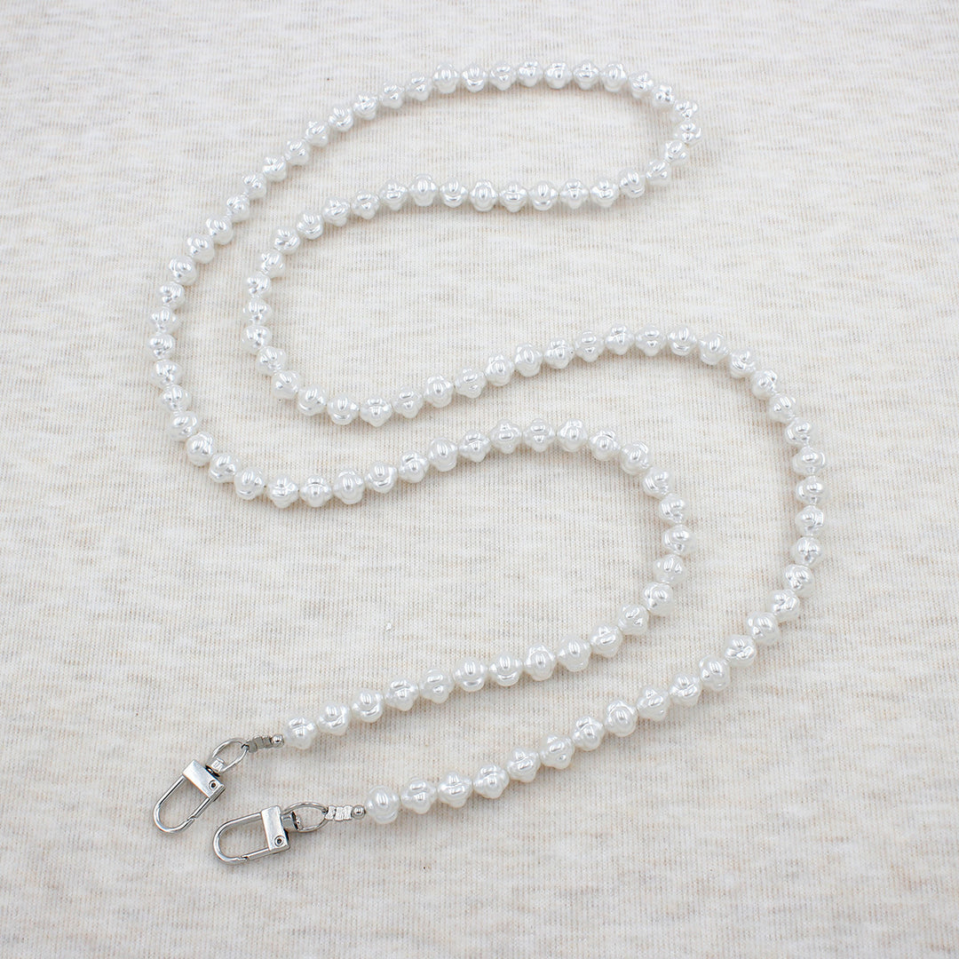 Elegant Pearl Eyewear Chain Bowlift