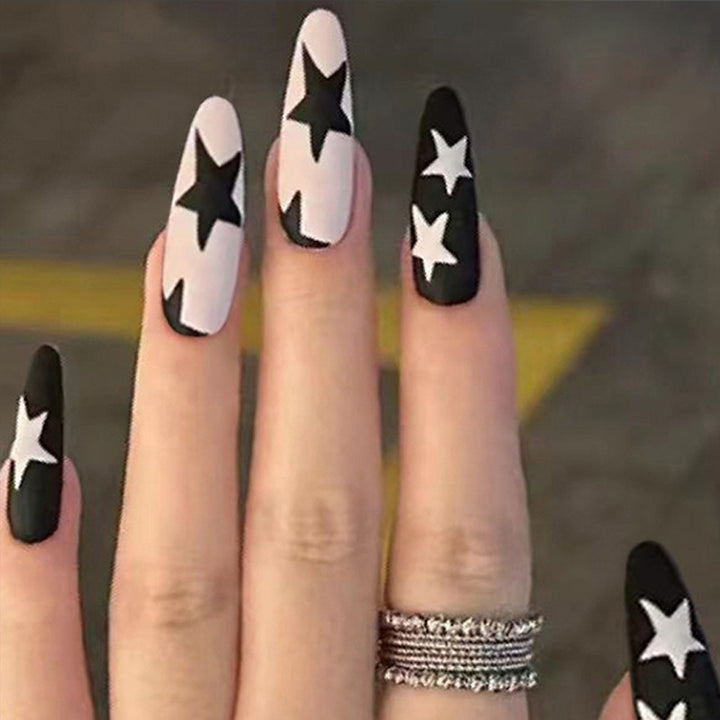 Artificial nails with star pattern Bowlift