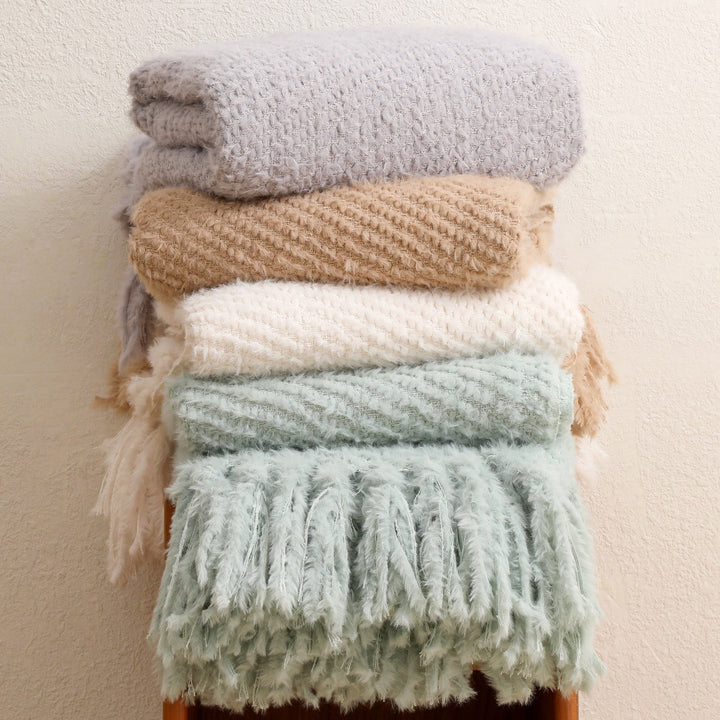 Women's knitted blanket with softest fleece and decorative fringes Bowlift