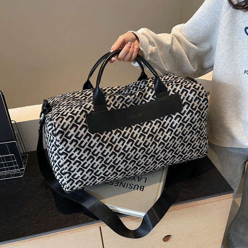 Sporty Duffel Bag With Durable Material And Practical Compartments Bowlift