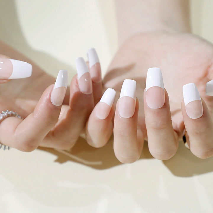 Artful nail extensions with an elegant leaf pattern Bowlift